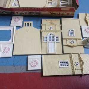 Plasticville Hall PH-1 railroad train display setup building 1952 model kit